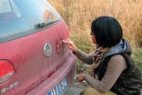 Грязный автомобиль.