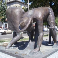 Я разогнулся посмотреть не разогнулась ли она, чтоб посмотреть не разогнулся ли я...