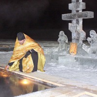 Принимайте поздравления с Днем Святым Благословенным, с Днем Господнего Крещения, с истинным Богоявлением!