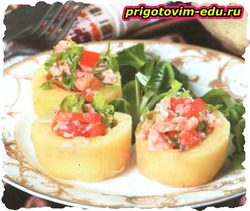 Картофель с начинкой из рыбного салата