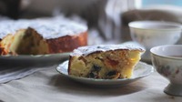 Яблочный пирог с ромом, изюмом и курагой. Видео рецепт